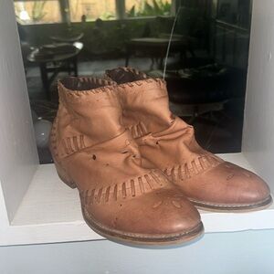 Rebels pink leather boots
